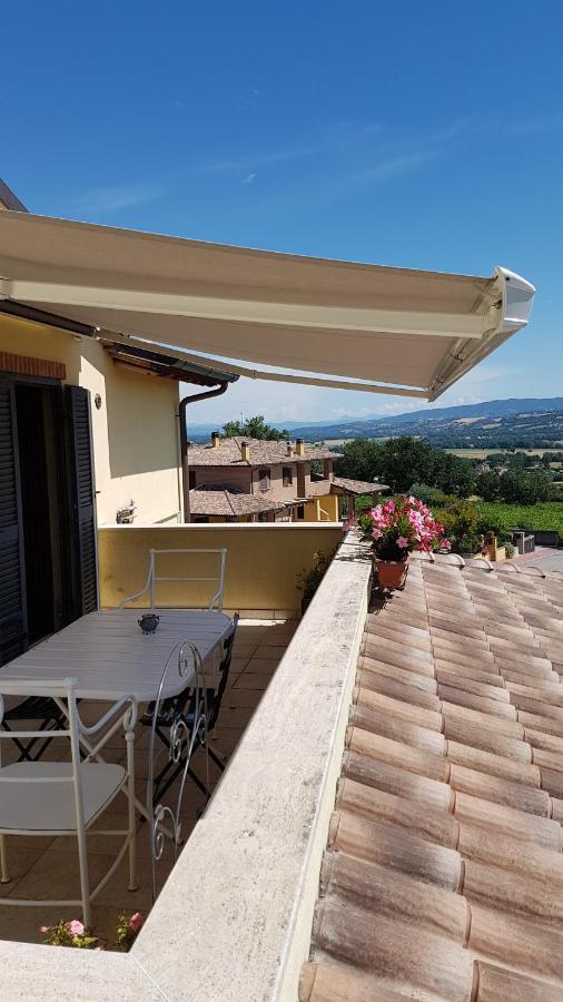 La Casa Di Marco E Lorella Fratta Todina Exterior foto