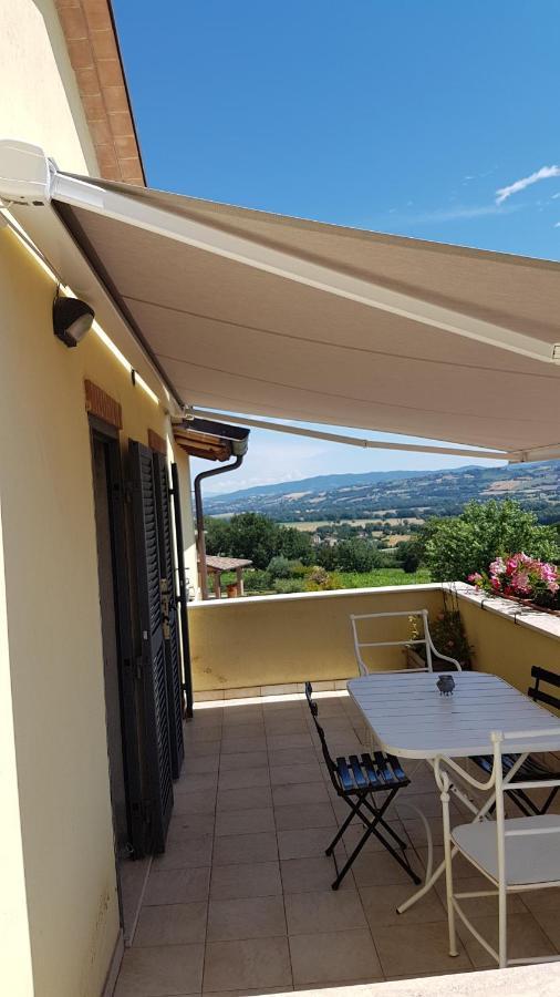 La Casa Di Marco E Lorella Fratta Todina Exterior foto